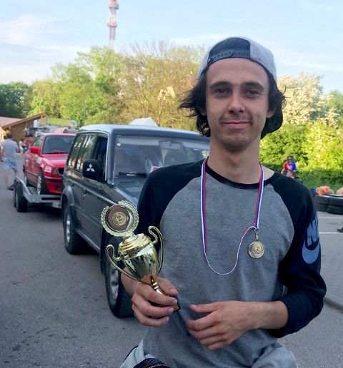 Чемпион гонок по дрифту вновь принес «ДолговГрупп» «серебро»