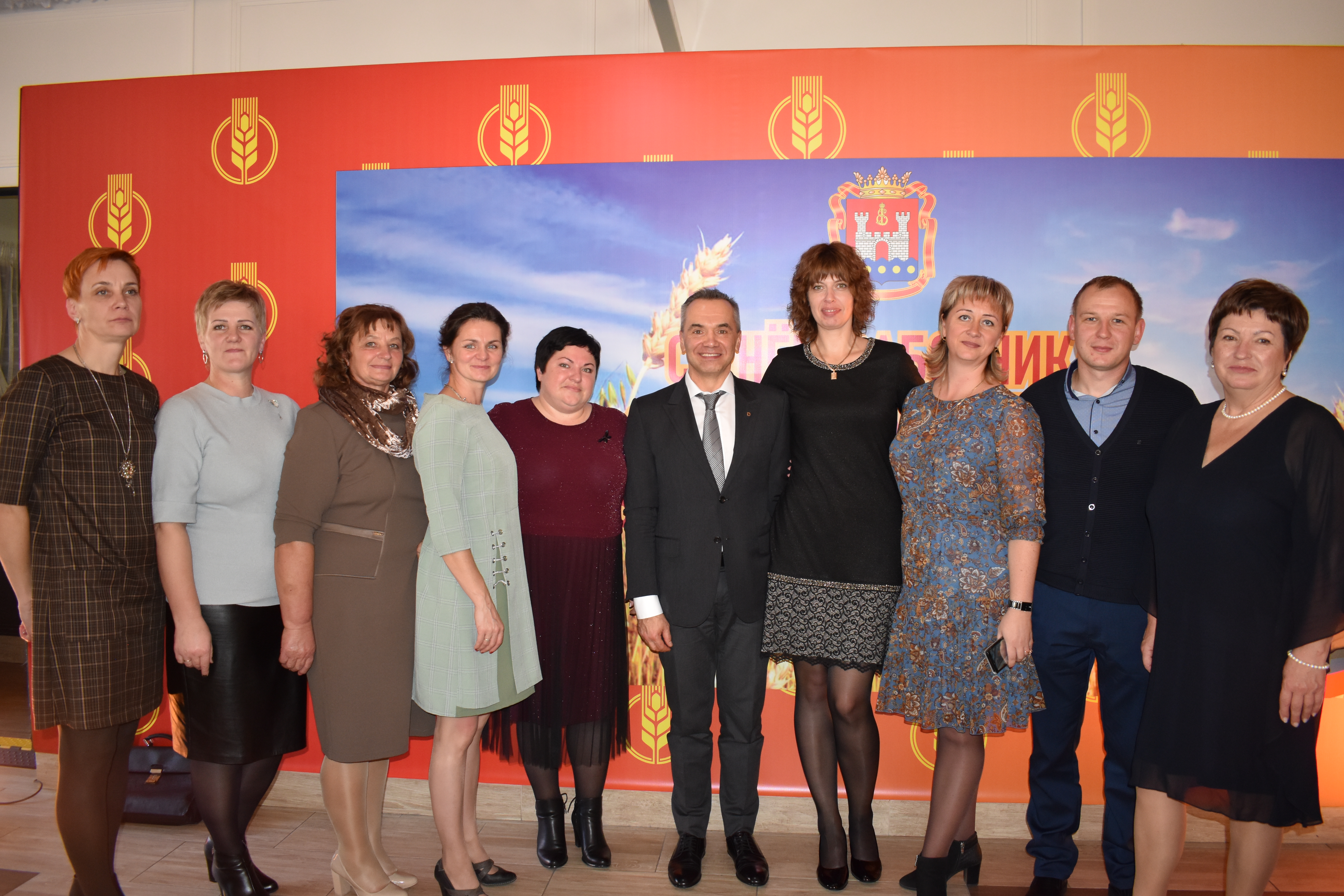 Калининградских аграриев поздравили руководители региона