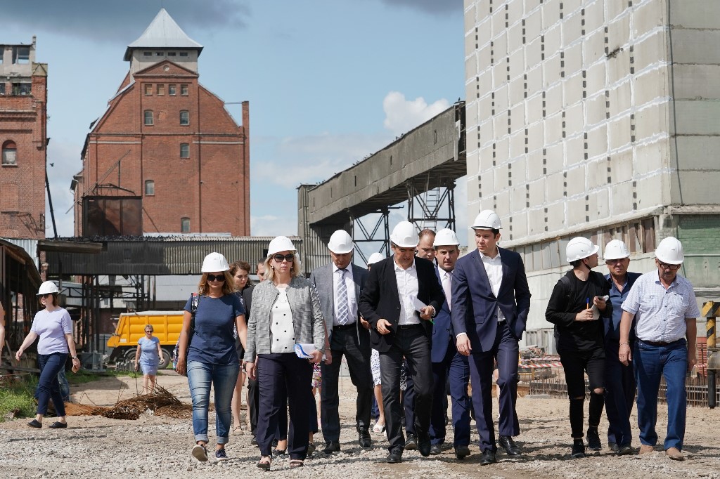 Губернатор осмотрел стройплощадку нового элеватора «ДолговГрупп» в Гусеве