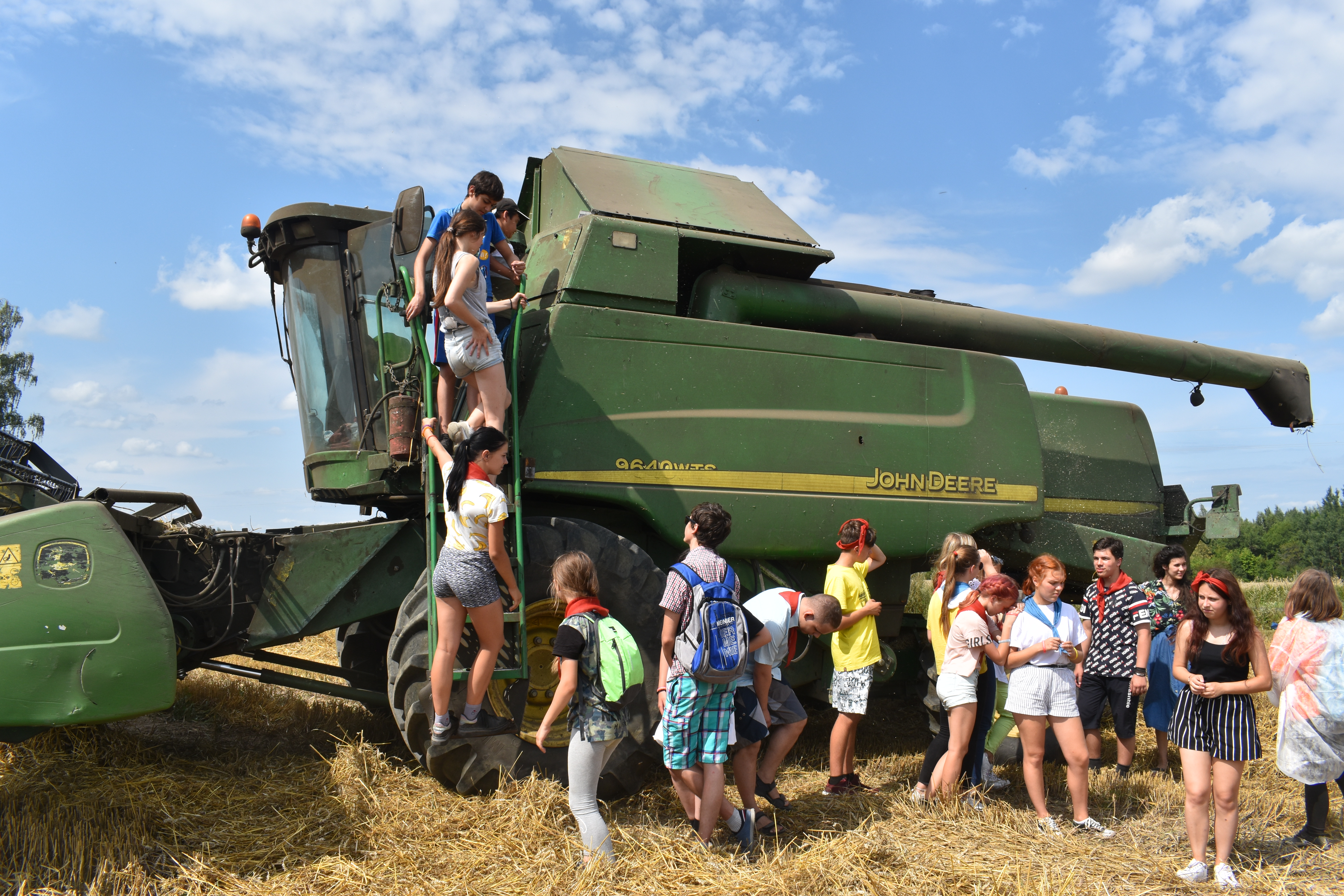 Школьники попробовали себя в роли аграриев