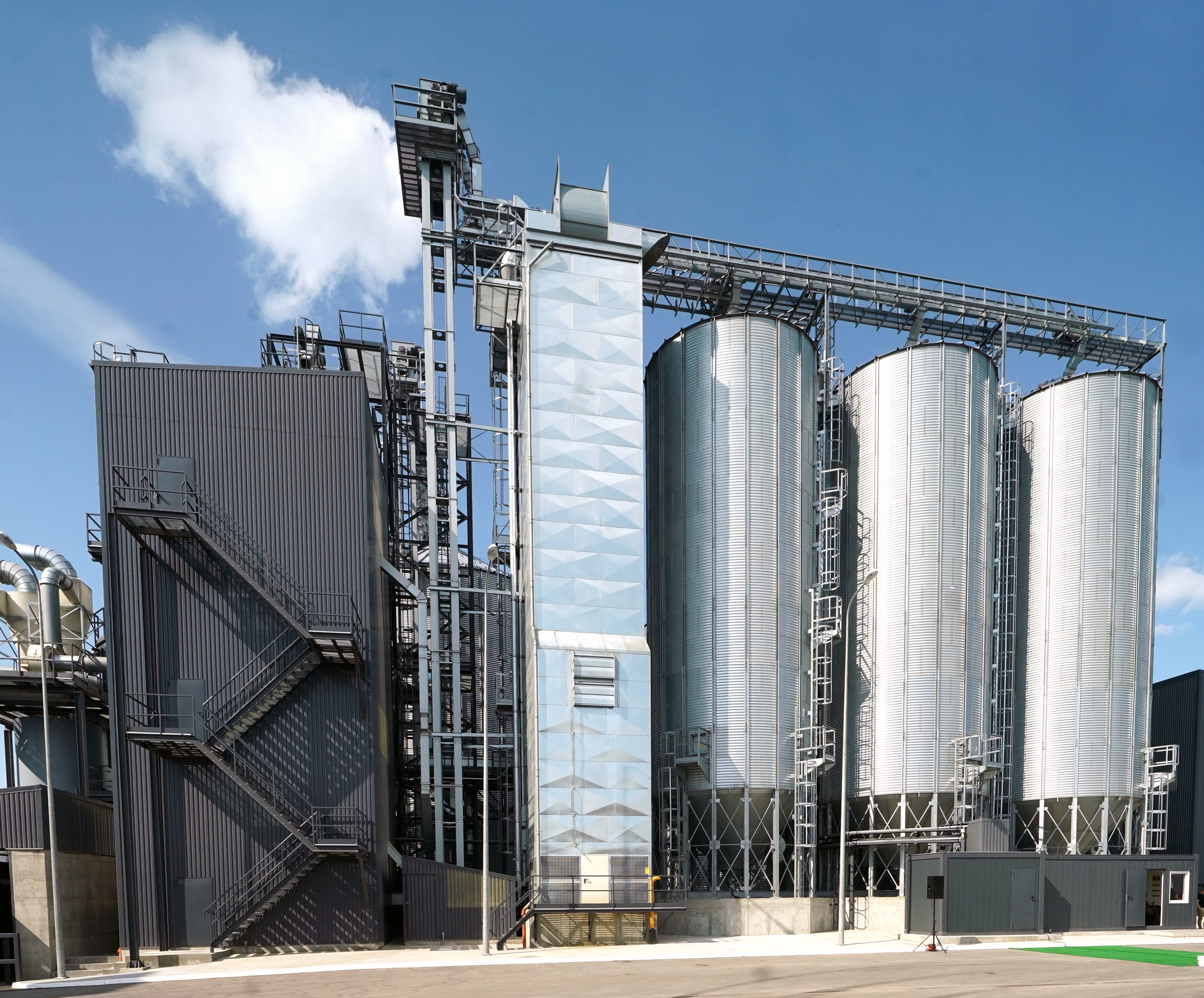 Агрохолдинг «ДолговГрупп» начал поставку  оборудования для элеваторов