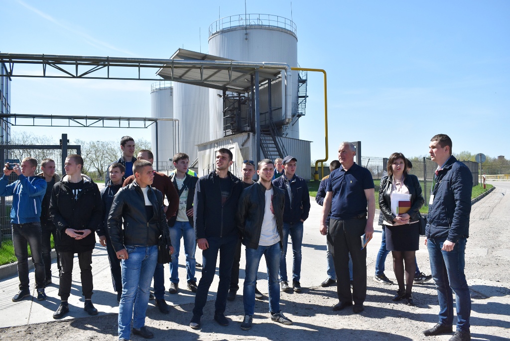 Молодые механизаторы из Озёрска побывали с экскурсией в «ДолговГрупп»